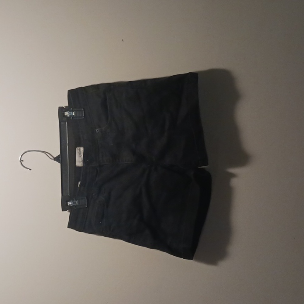 universal thread shorts